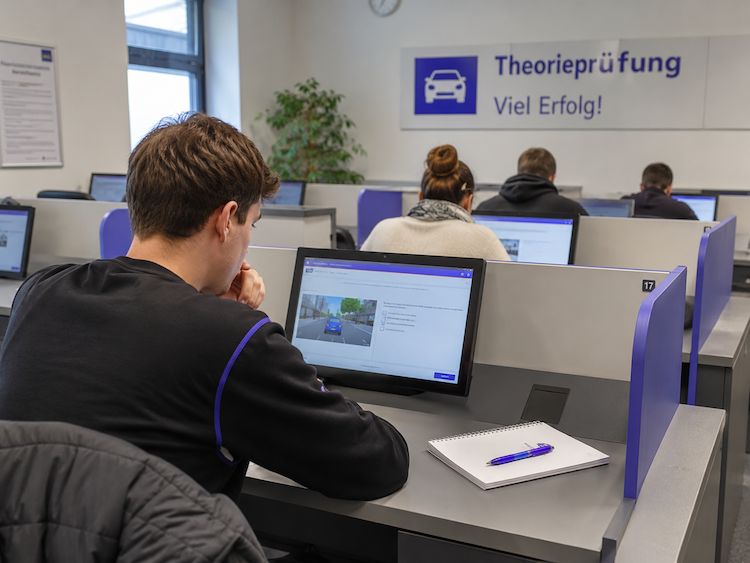 Theorie- und praktische Pr&uuml;fung